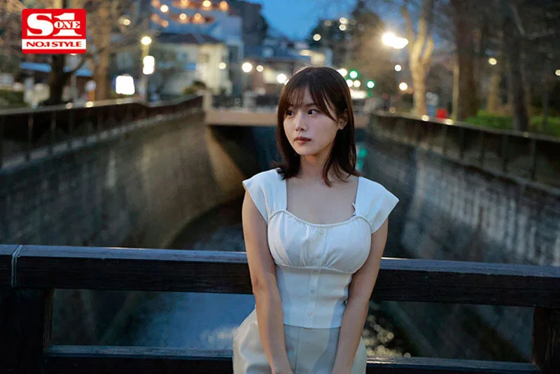 FANZA/ファンザエロ『セクシー女優館』でオススメしている綺麗でセクシーな女性の「本郷愛」の画像